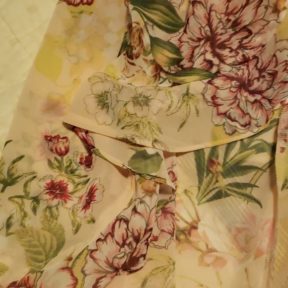 Nwt. Stunning, gorgeous dress. High low. Ruffles. Very feminine. Elastic waist - Picture 15 of 16